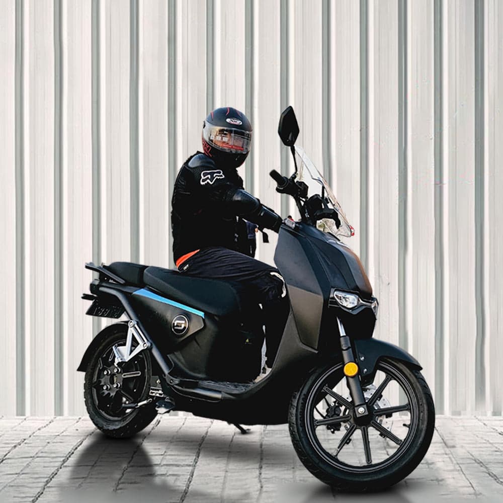 Electric Scooter V Moto Supersoco CPX Scooter 60V 45Ah Battery 4.8 KW Motor Power and 90 Km/h